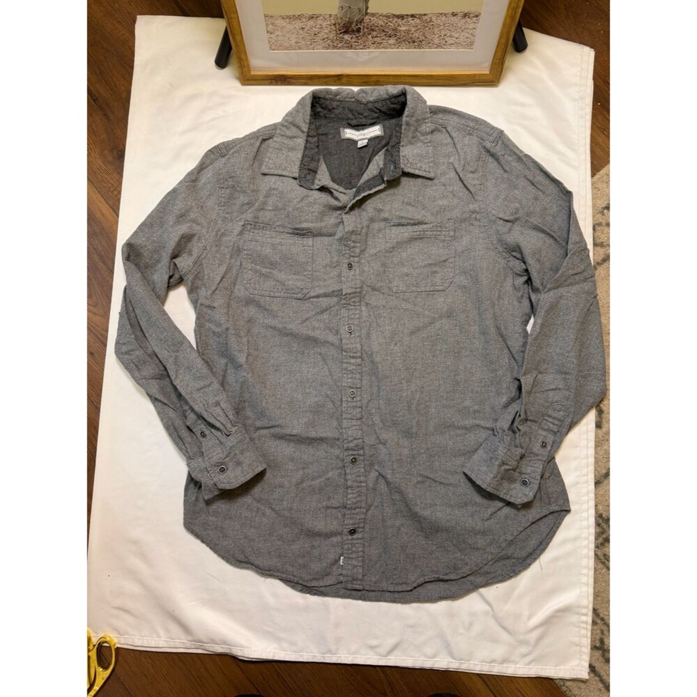 Men’s Pd&C size large Classic Gray Button-Up Shirt